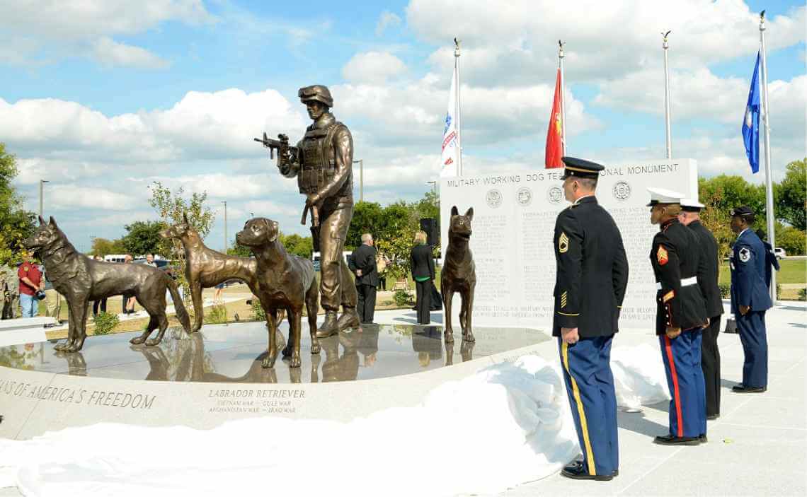military dog war memorial
