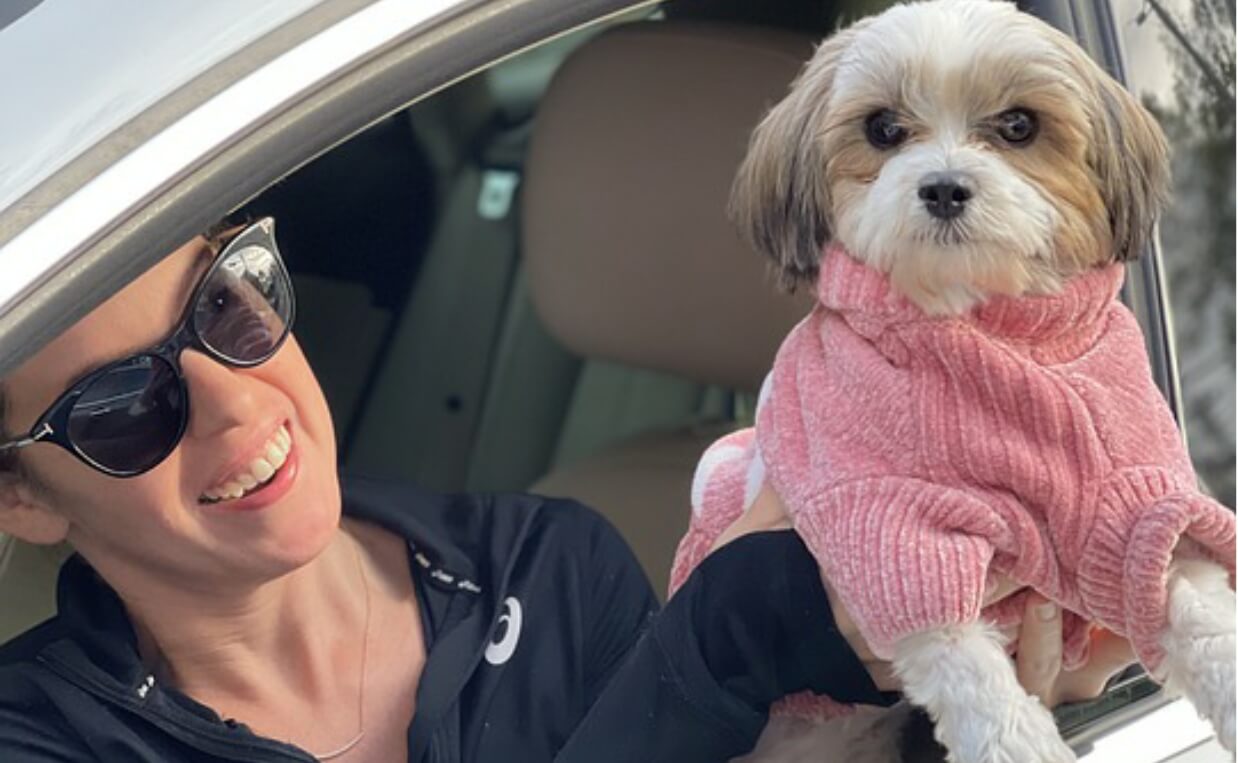 woman dropping off dog for curbside veterinary service