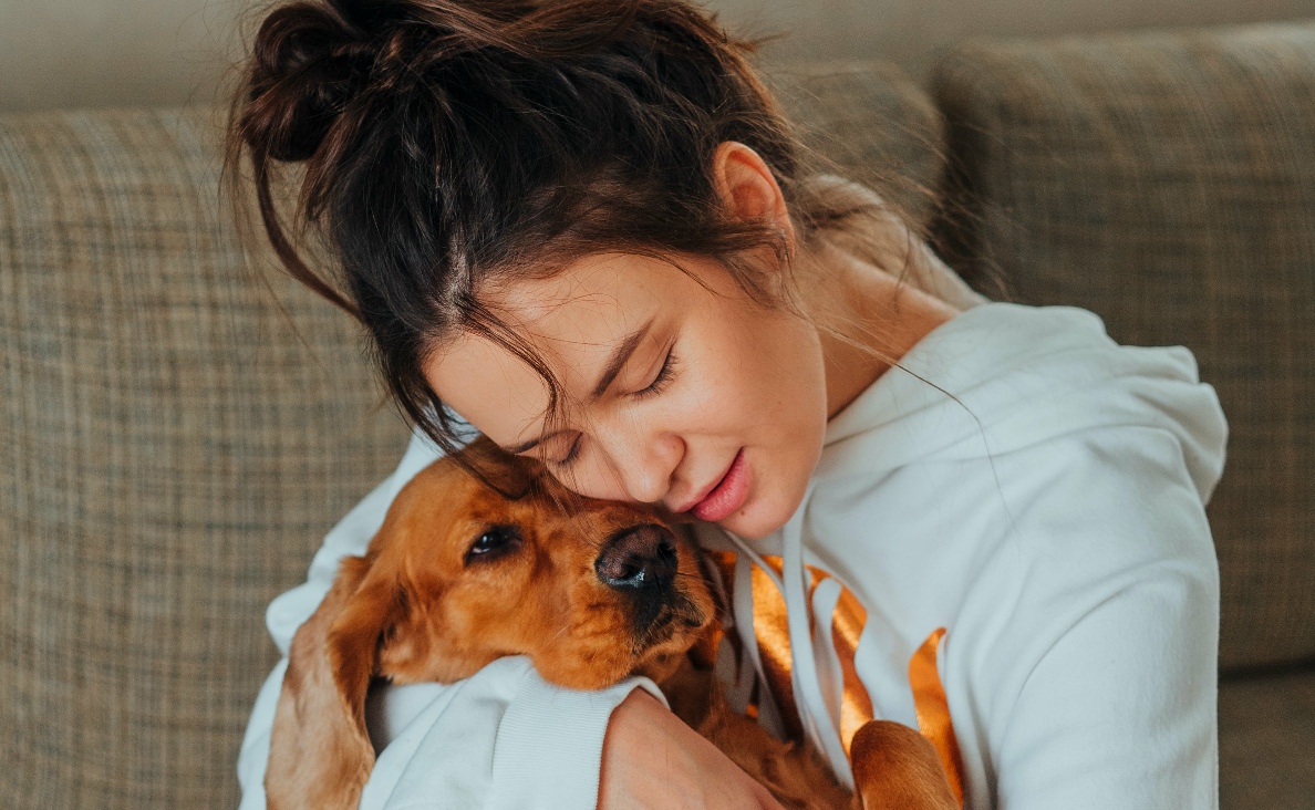 5 LOVE LANGUAGES - woman holding coonhound